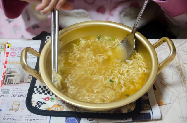 韓国のラーメンの食べ方は面白い 美味しいレシピも紹介します ファインドクリップ